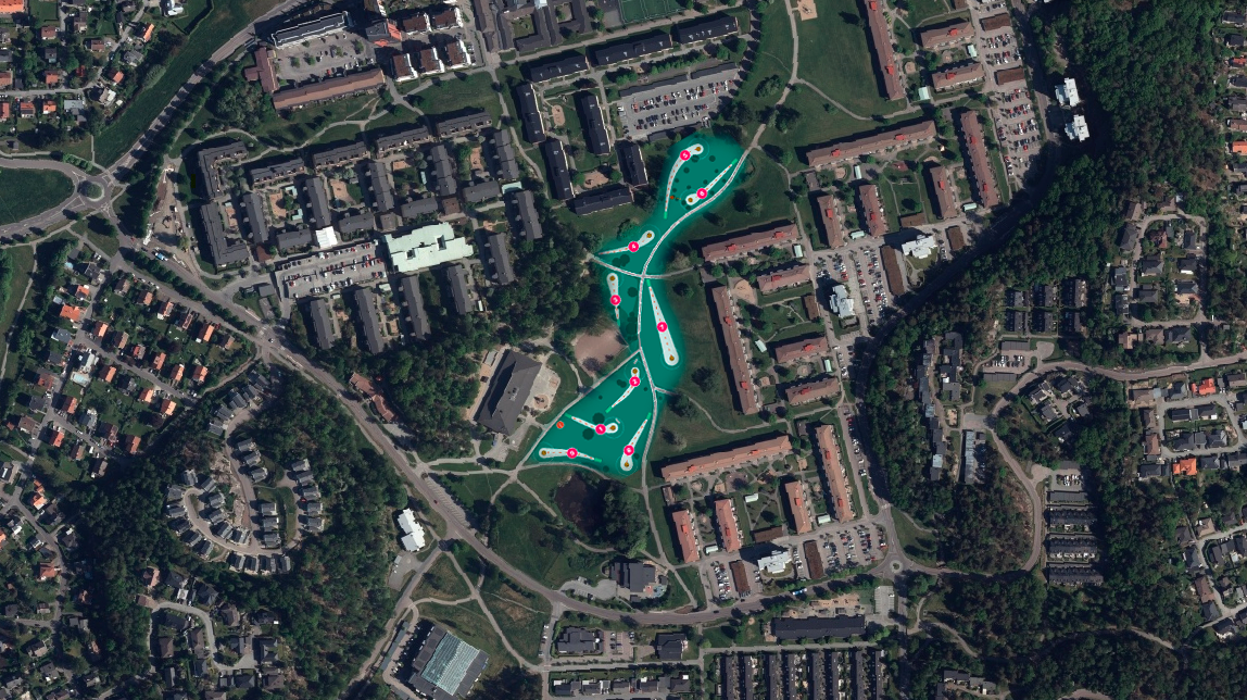 Orienteringskarta med den bestämda utformningen av discgolfsbanan med 9 hål inlagt på karta.