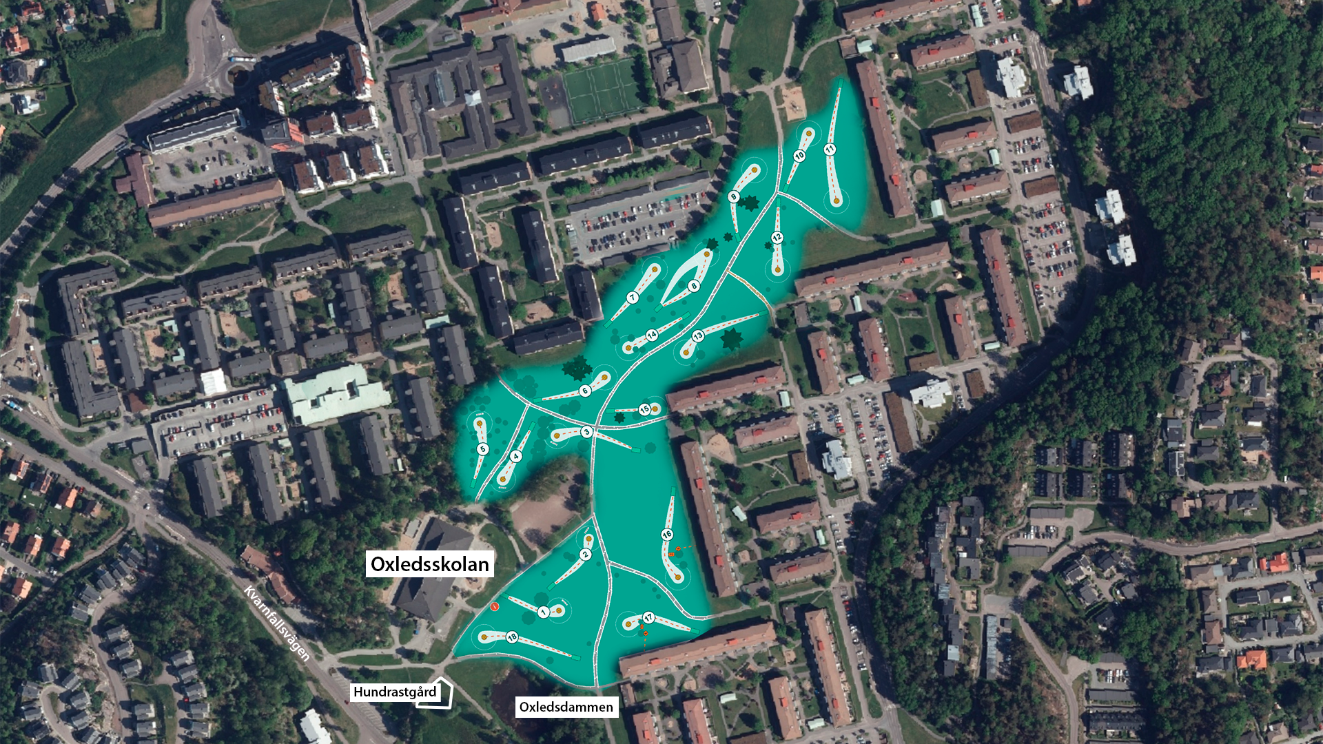 Orienteringskarta med förslaget till utformning av discgolfbana i Oxledsparken inlagt på kartan.
