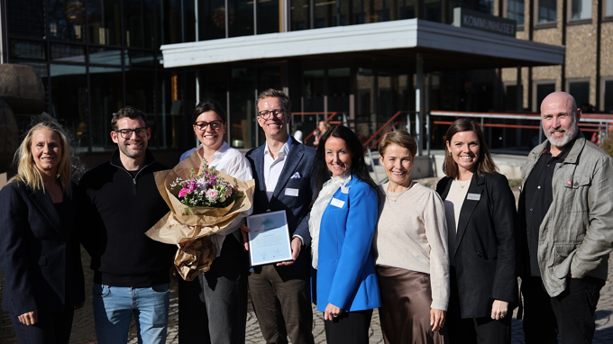 Från vänster: Kommundirektör Madelene Johansson, ETP Kraftelektronik: Andreas Andersson, Ellen Paulsson Braun, Christer Sigurd, kommunstyrelsens ordförande Marith Hesse, företagsrådgivare Charlotta Johansson från Business Region Göteborg, näringslivschef Johanna Heleander och kommunstyrelsens vice ordförande Torbjörn Carlsson.