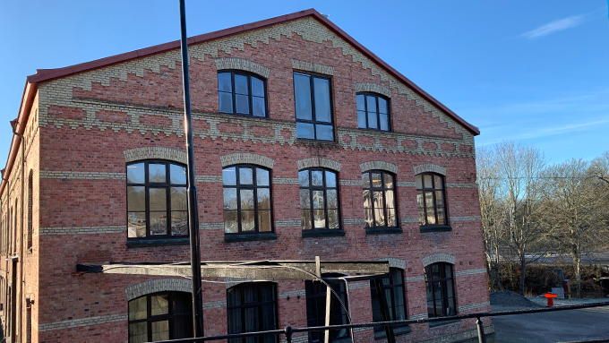 Bilden visar  byggnad inom Jonsereds fabriksområde i Partille.