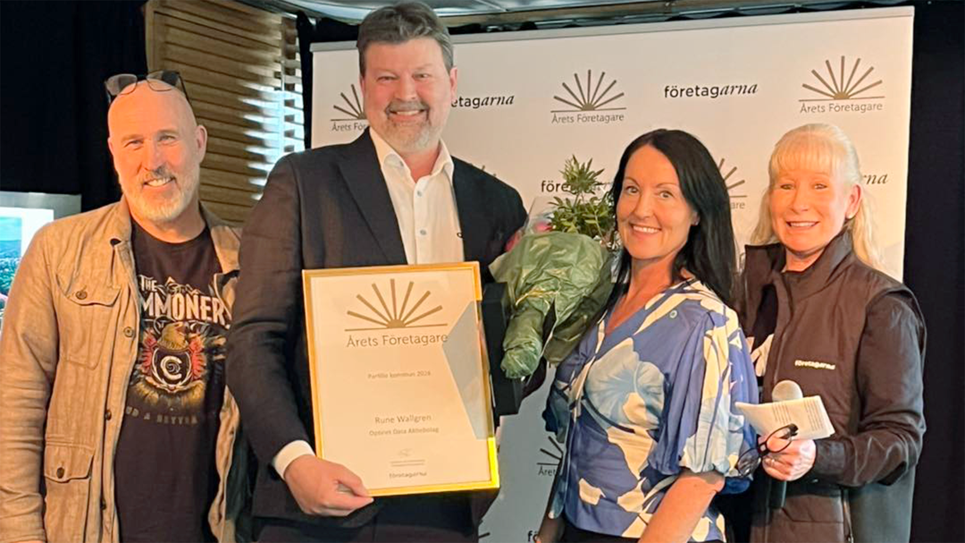 Från vänster Torbjörn Carlsson, kommunstyrelsens vice ordförande i Partille, Rune Wallgren, Optinet Data AB, Marith Hesse, kommunstyrelsens ordförande i Partille och Nina Orback från Företagarna Partille.