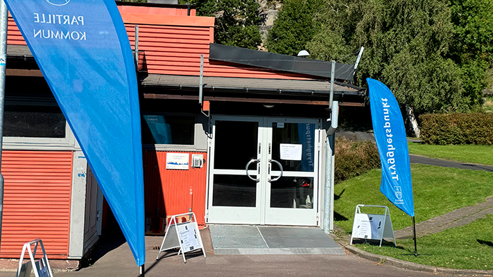 Bild på ingången till Partille kommuns trygghetspunkt i Lexby skola. 