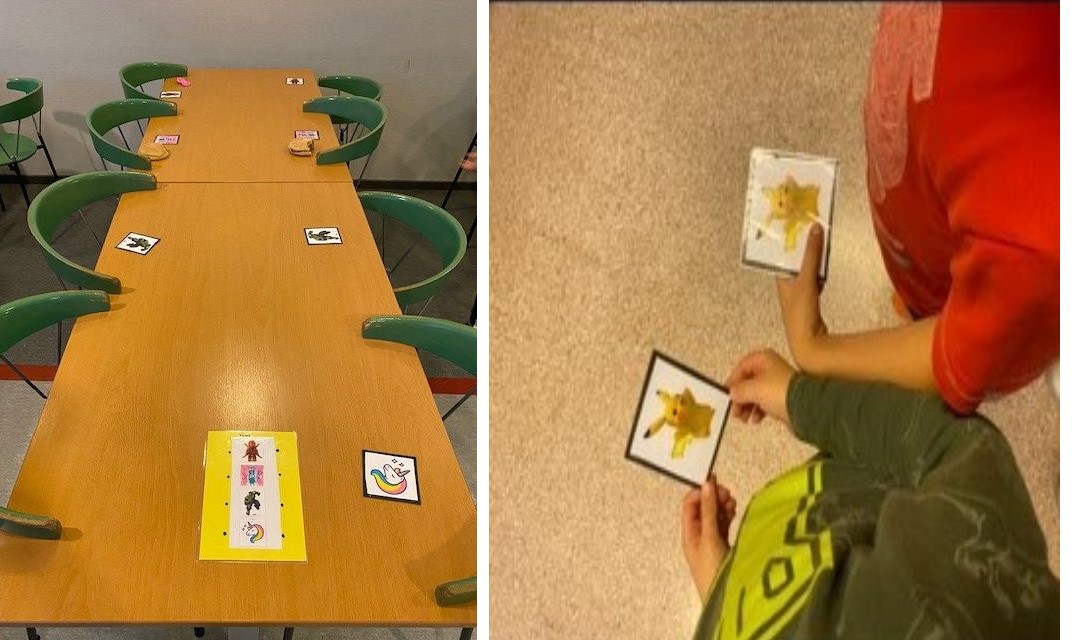 Bilden är två bilder där den ena visar ett bord med åtta stycken stolar samt utplacerade figur-kort på bordet. Den andra bilden visar två barns som håller i lika dana figur-kort. 