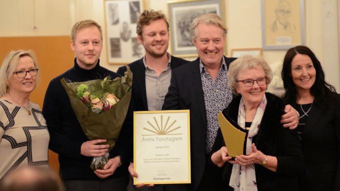 Från vänster: Lena Råberg, Företagarna Partilles ordförande, Robert Holmgren, Robetoys vd Mikael Holmgren, Henry Holmgren, Inga-Lisa Holmgren och Marith Hesse, kommunstyrelsens ordförande i Partille.