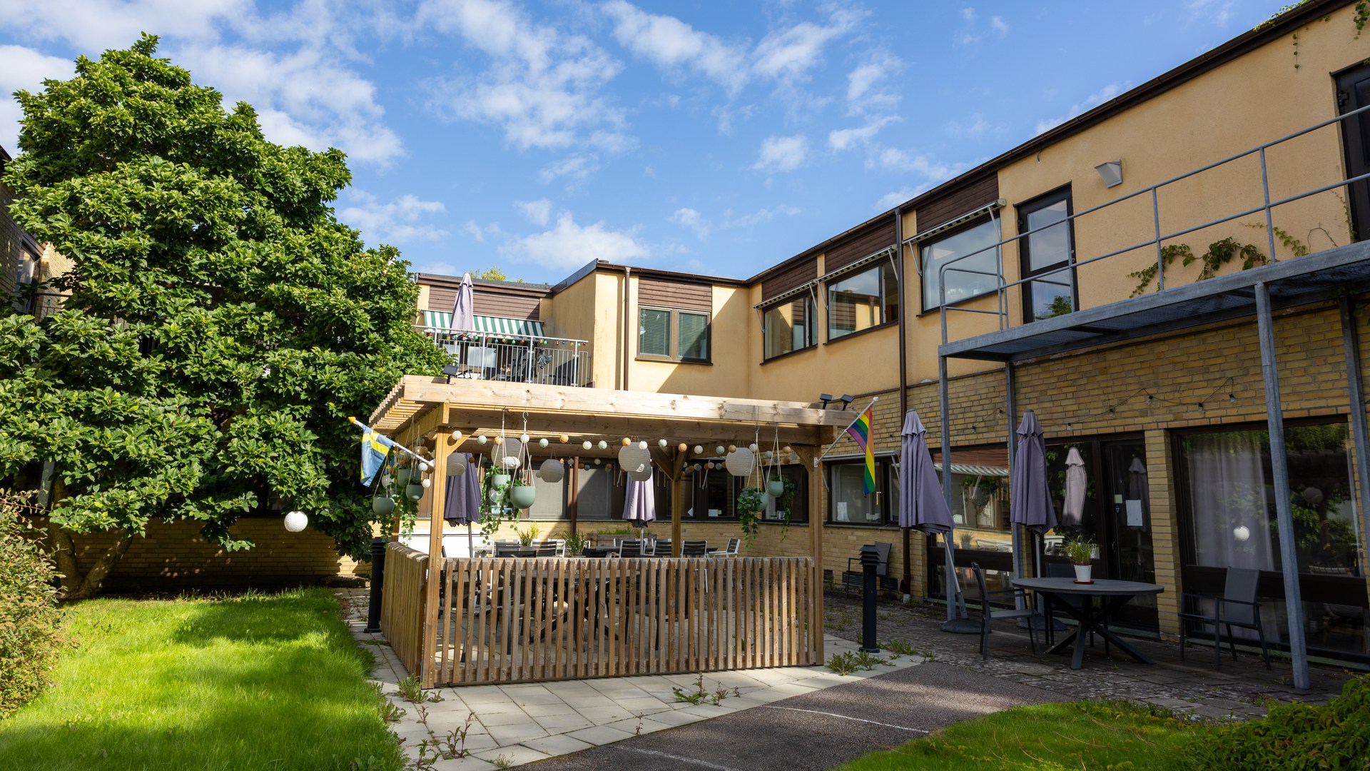 Uteplats på boendets innergård.