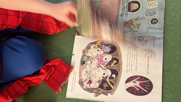 Pedagogerna har tagit hjälp av Partille Bibliotek för att låna böcker kopplat till Rymdtemat. 