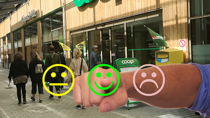 Bildcollage med galleria i bakgrunden och en  hand som pekar på en glad gubbe i förgrunden.