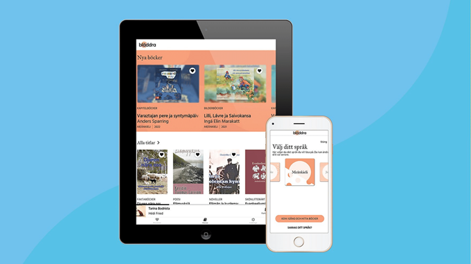 En surfplatta och en mobiltelefon visar gränssnittet för en bokapp mot en ljusblå bakgrund. På surfplattan syns listor med nya och tillgängliga böcker, och på mobiltelefonen visas en sida där användaren kan välja språk, med alternativet meänkieli markerat.